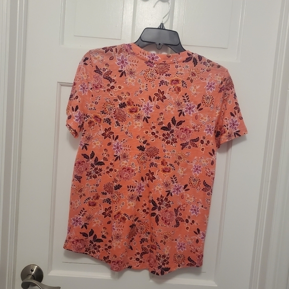 LOFT Floral Print vneck tee shirt 100% cotton Size Small, colorful - Picture 9 of 9